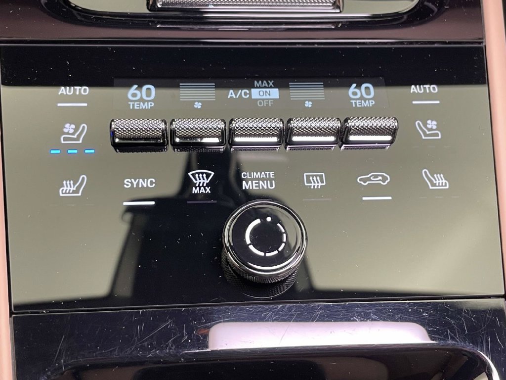 Certified 2024 Porsche Cayenne AWD/4WD image 32