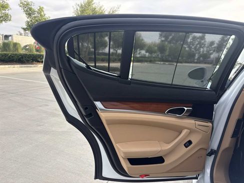 Used 2016 Porsche Panamera 4 Edition image 12