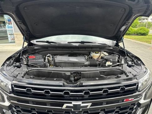 Used 2023 Chevrolet Tahoe Z71 w/ Luxury Package AWD/4WD image 17