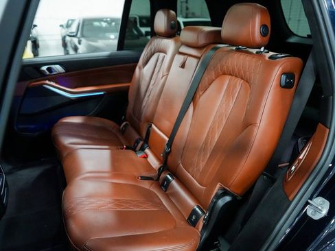 Used 2022 BMW X7 M50i w/ Dynamic Handling Package image 19