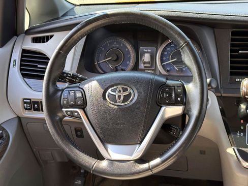 Used 2015 Toyota Sienna XLE w/ XLE Navigation Package AWD/4WD image 18