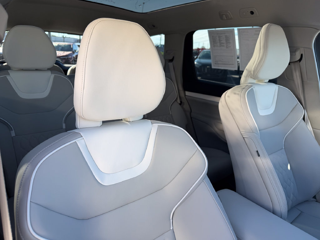 Certified 2025 Volvo EX90 Ultra AWD/4WD image 16