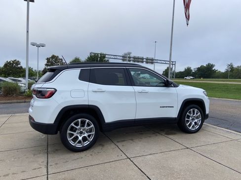Used 2025 Jeep Compass Limited AWD/4WD image 12