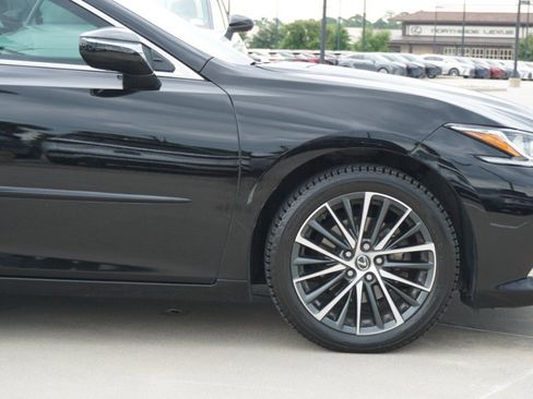 Used 2023 Lexus ES 350 w/ Premium Package FWD image 9