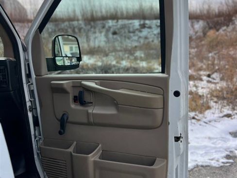 Used 2009 Chevrolet Express 1500 RWD 1500 135 image 22