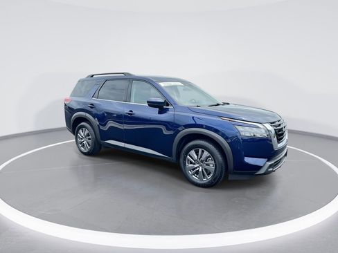 Used 2025 Nissan Pathfinder SV FWD image 2