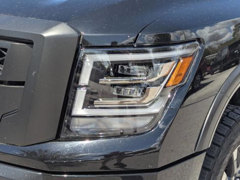 Used 2024 Nissan Titan PRO-4X w/ Pro-4x Convenience Package image 15