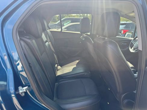 Used 2019 Chevrolet Trax LT w/ LT Convenience Package FWD image 17