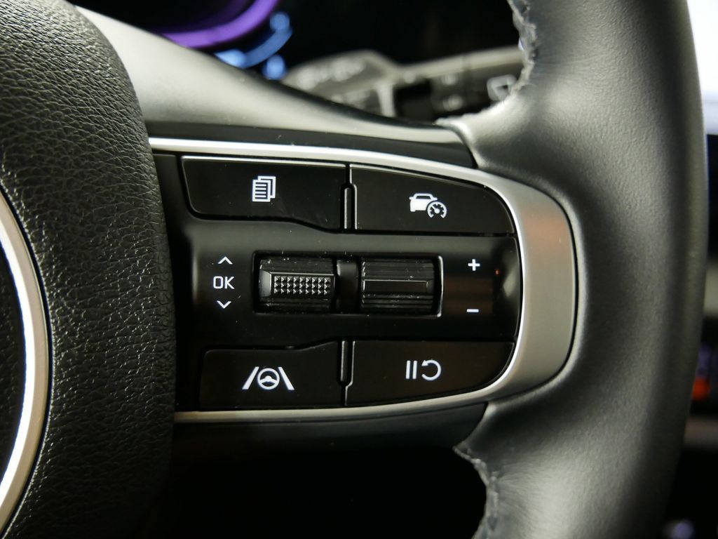 Used 2025 Kia Sportage EX AWD/4WD image 29