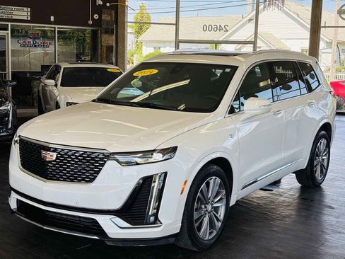 Used 2024 Cadillac XT6 Premium Luxury w/ LPO, Floor Liner Package AWD/4WD image 17