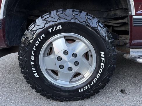 Used 1994 Chevrolet Suburban 4WD image 33