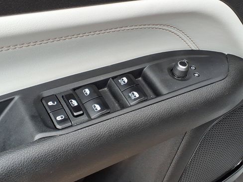 Used 2025 Jeep Compass Limited AWD/4WD image 15