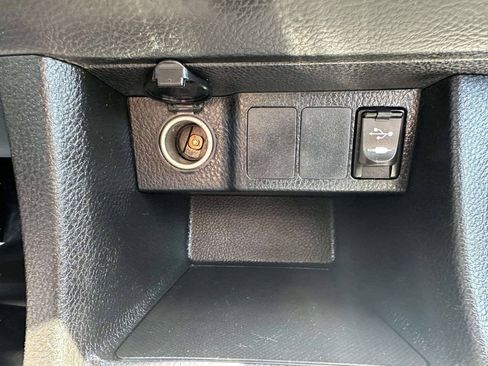 Used 2014 Toyota Corolla LE FWD image 33