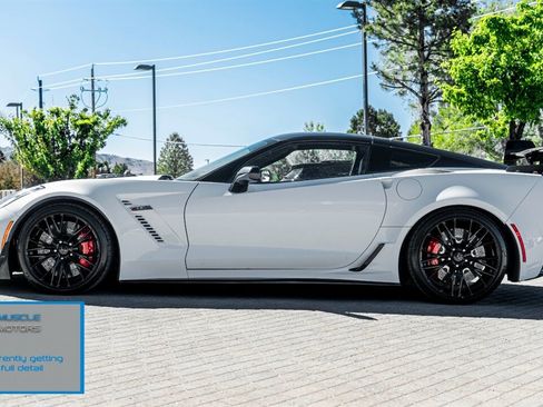 Used 2016 Chevrolet Corvette Z06 w/ 3LZ Preferred Equipment Group RWD image 3