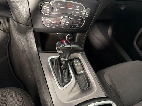 Used 2022 Dodge Charger SXT RWD image 16