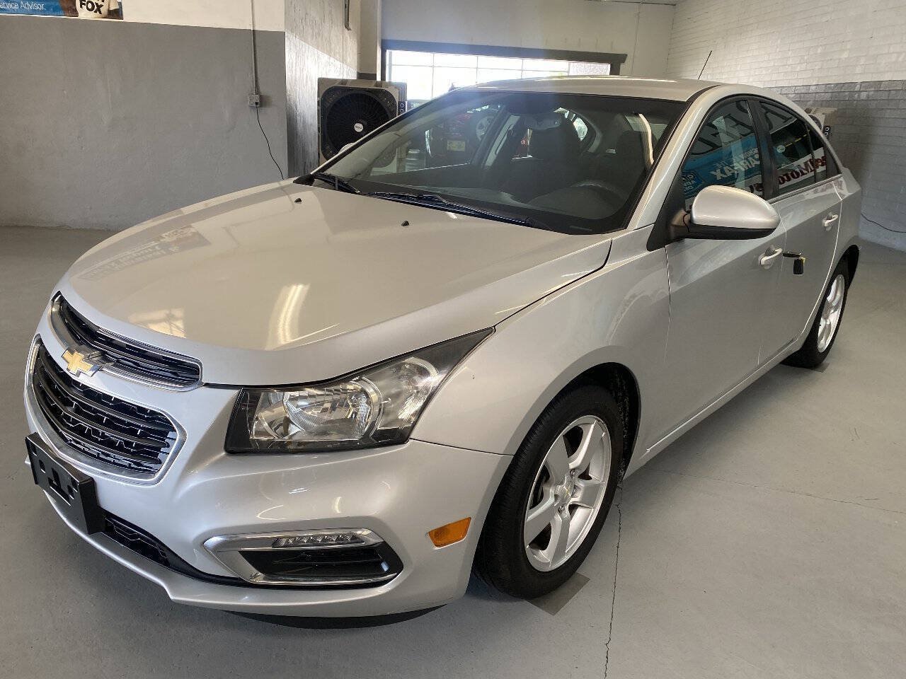 Used 2016 Chevrolet Cruze LT FWD image 3