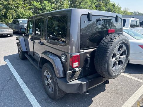 Used 2016 Jeep Wrangler Unlimited Sahara w/ Dual Top Group AWD/4WD image 3