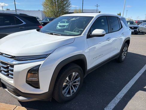 Certified 2025 Chevrolet Equinox LT AWD/4WD image 2