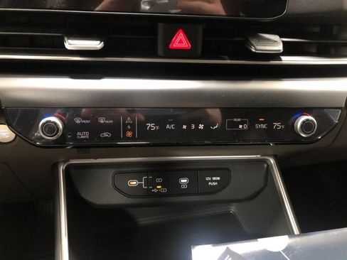 New 2026 Kia Carnival FWD image 30