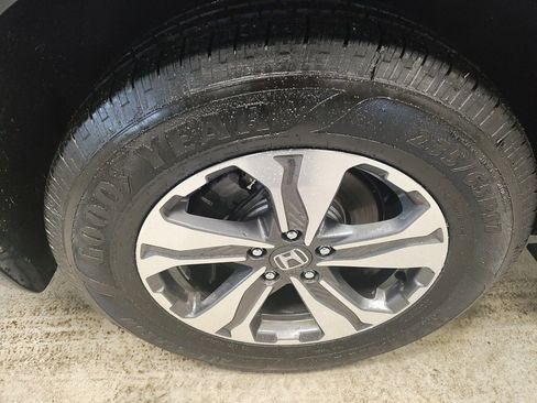 Used 2019 Honda CR-V LX image 3