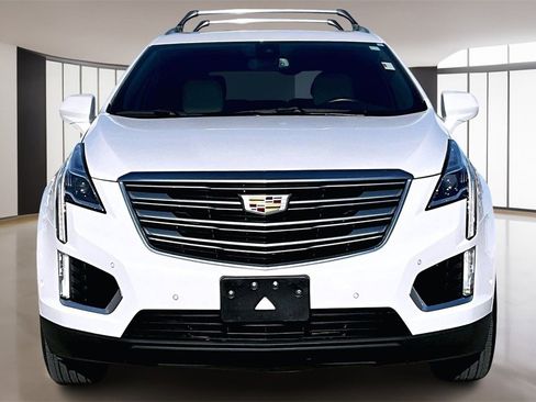 Used 2018 Cadillac XT5 Premium Luxury w/ Driver Assist Package image 3