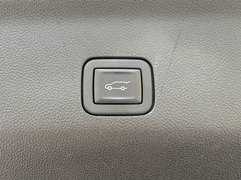 Used 2023 Chevrolet Tahoe Premier RWD image 22