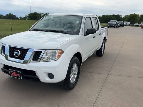 Used 2019 Nissan Frontier SV RWD image 3