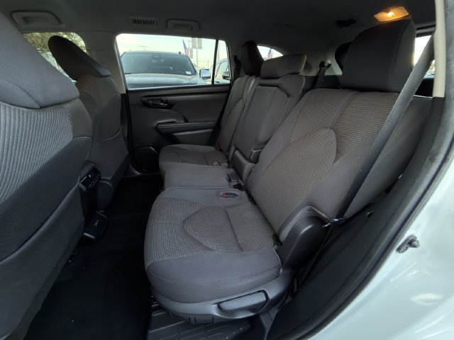 Used 2022 Toyota Highlander L AWD/4WD image 24