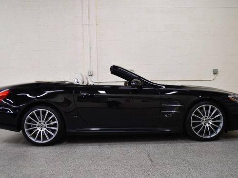 Used 2019 Mercedes-Benz SL 550 image 4