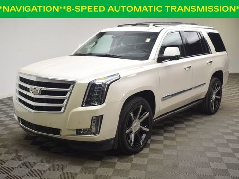 Used 2015 Cadillac Escalade Premium image 3