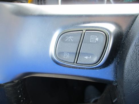Used 2004 Chevrolet SSR w/ Preferred Equipment Group RWD image 20