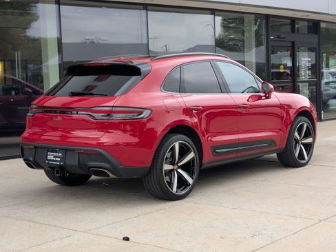 Certified 2026 Porsche Macan AWD/4WD image 9