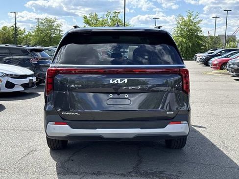 Used 2026 Kia Carnival EX FWD image 3
