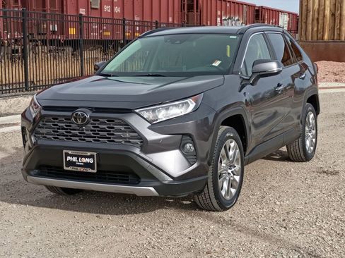 Used 2021 Toyota RAV4 Limited image 2