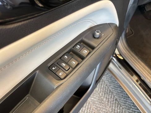 Used 2025 Jeep Compass Limited AWD/4WD image 15