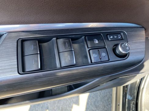 Certified 2022 Toyota Venza XLE AWD/4WD image 13