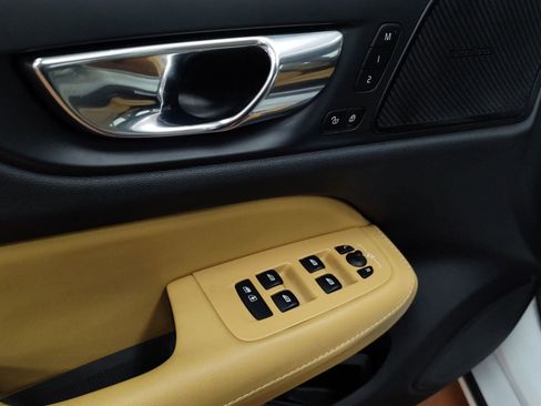 Used 2019 Volvo S60 T6 Inscription image 12