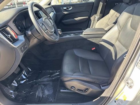 Used 2020 Volvo XC60 T5 Momentum image 15