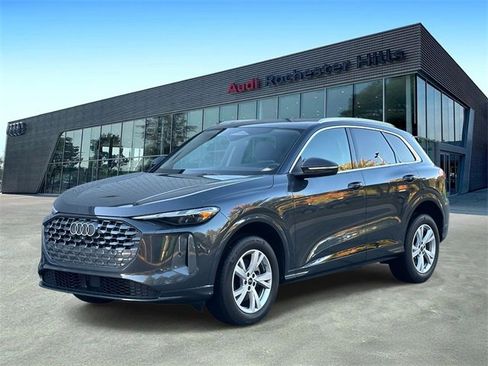 Certified 2025 Audi Q5 Premium w/ Convenience Package image 1