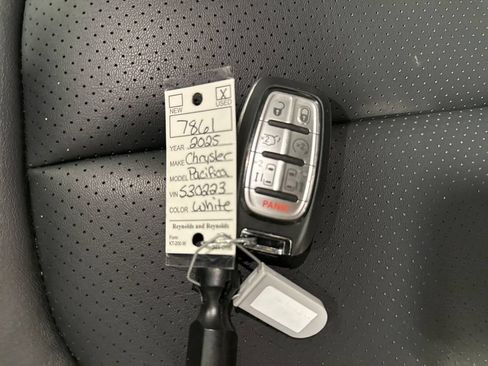 Used 2025 Chrysler Pacifica Select FWD image 23