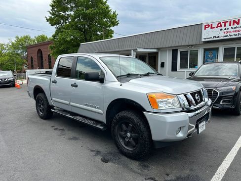 Used 2015 Nissan Titan SV w/ SV Value Truck Package image 3