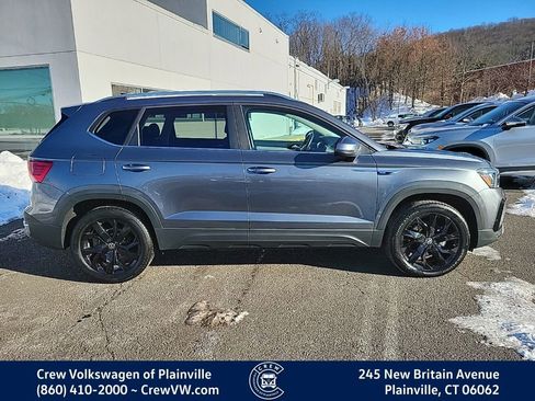 Certified 2022 Volkswagen Taos SE w/ Panoramic Sunroof Package image 33