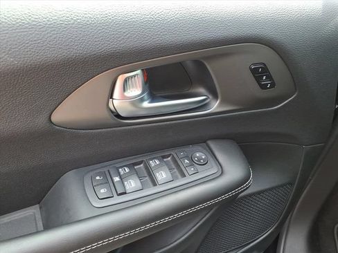 New 2027 Chrysler Pacifica Limited FWD image 18