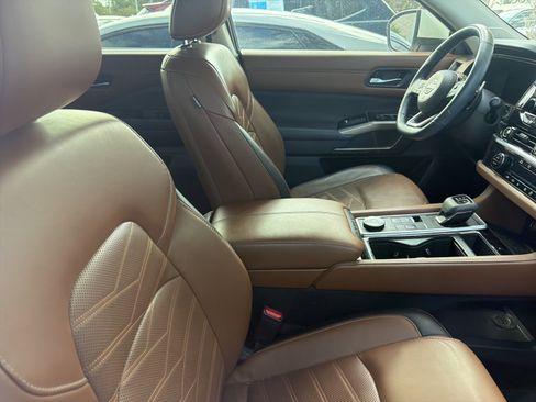 Used 2023 Nissan Pathfinder Platinum w/ Cargo Package image 8
