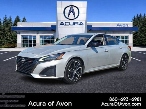 Used 2023 Nissan Altima 2.5 SR FWD image 1