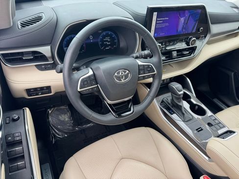 Used 2024 Toyota Highlander Limited image 26
