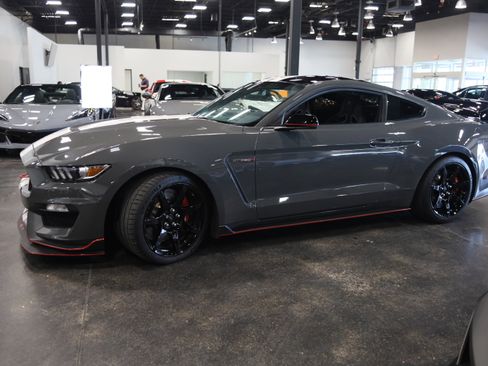 Used 2018 Ford Mustang Shelby GT350R w/ GT350R Equipment Group 920A RWD image 8