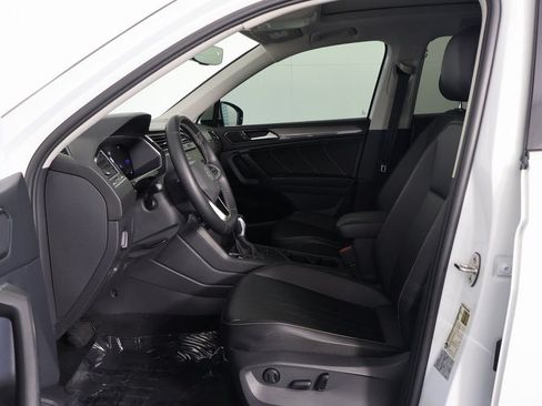 Used 2022 Volkswagen Tiguan SE FWD image 9