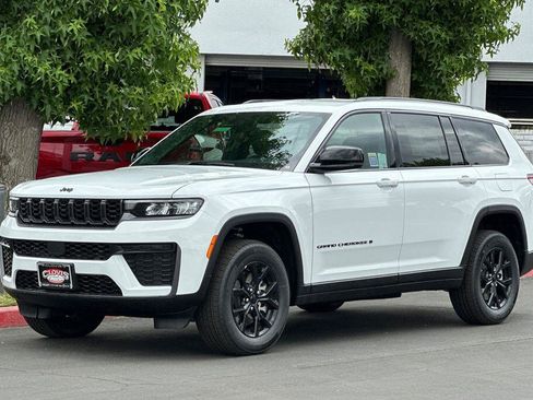 New 2026 Jeep Grand Cherokee L 4WD image 8
