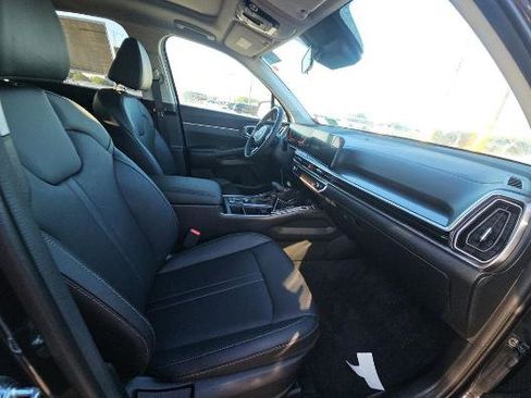 Used 2025 Kia Sorento S w/ Panoramic Sunroof Package image 9